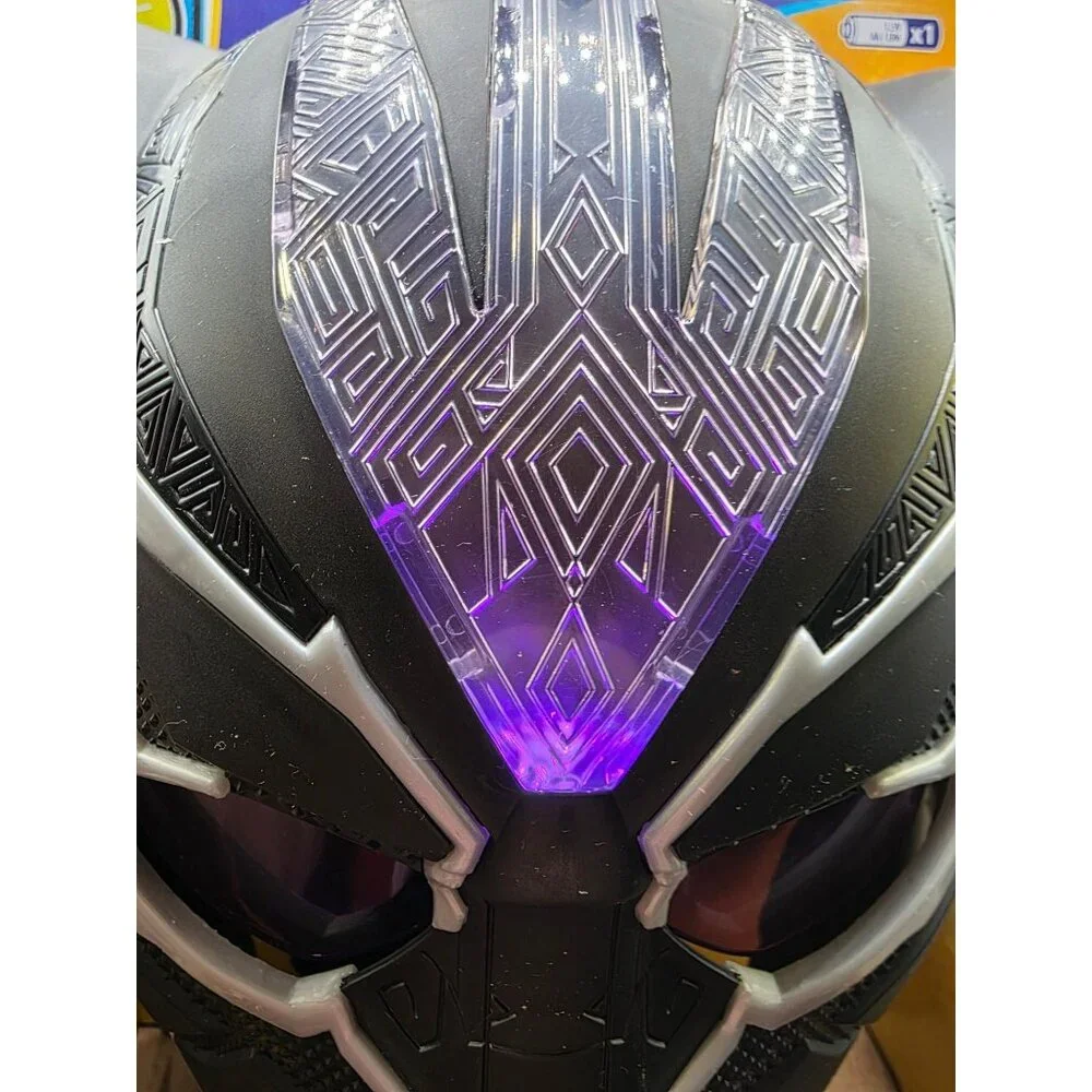Marvel Avengers Black Panther Vibranium Power FX Mask With Lights & Flip-Down Le